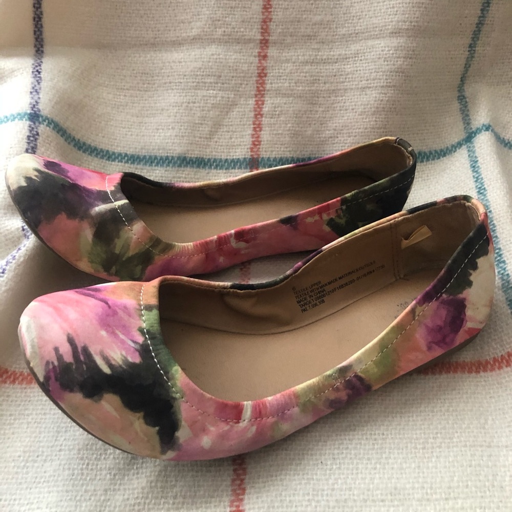 Used Mossimo Supply Co. floral flats